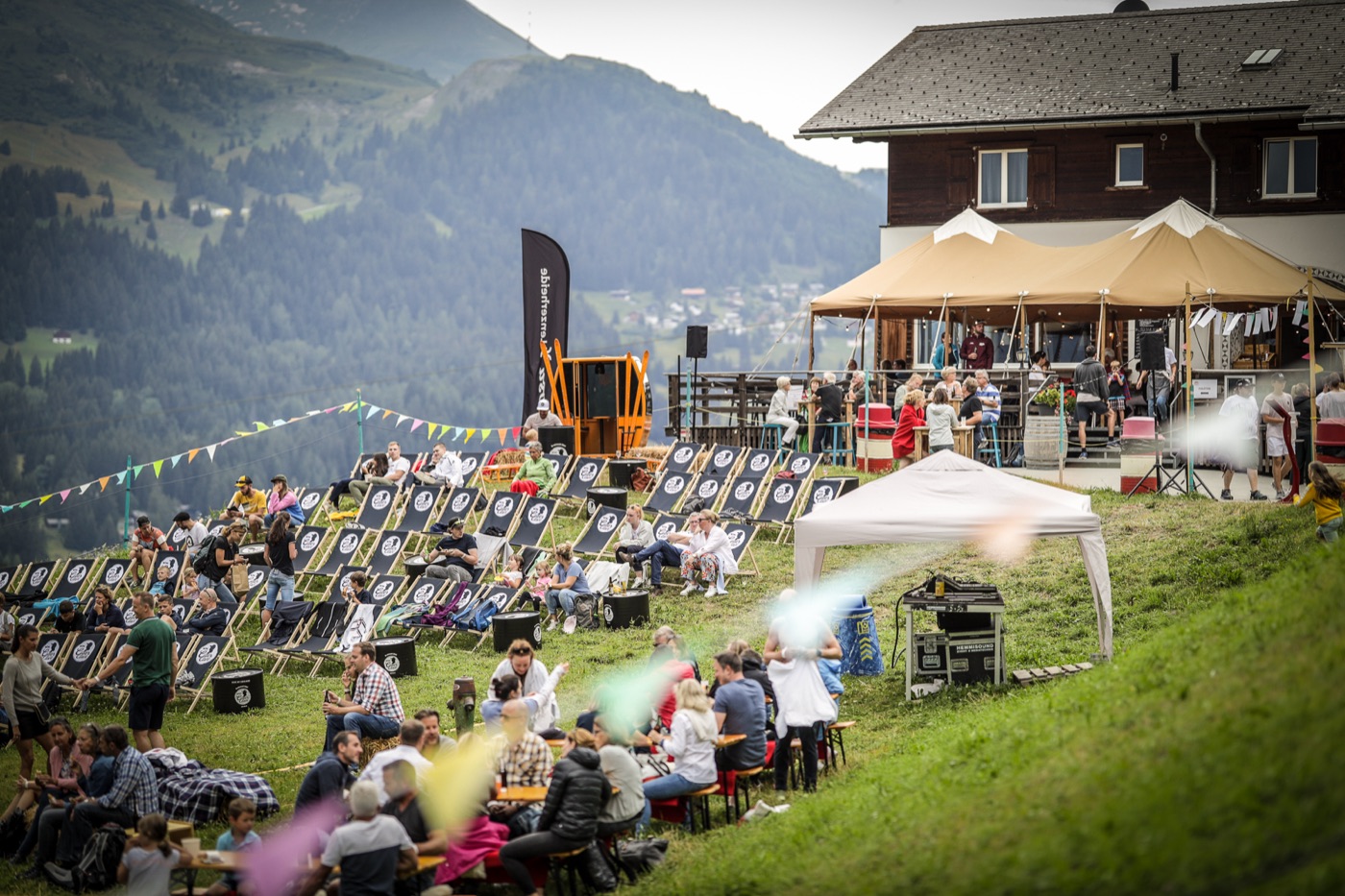 Publikum beim Secret Garden auf der Wiese